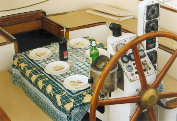 [Immagine: 2010824233046_tavolo100dpi-03.jpg]
