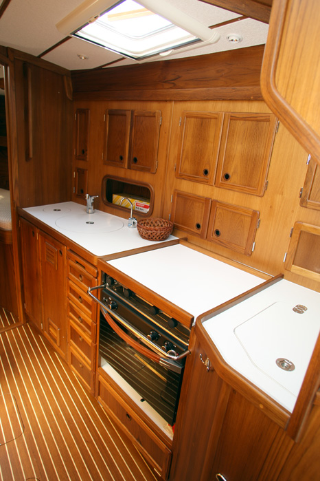 [Immagine: 201122715457_Nauticat351galley.jpg]