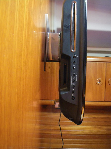 [Immagine: 2010319183159_tv4.jpg]