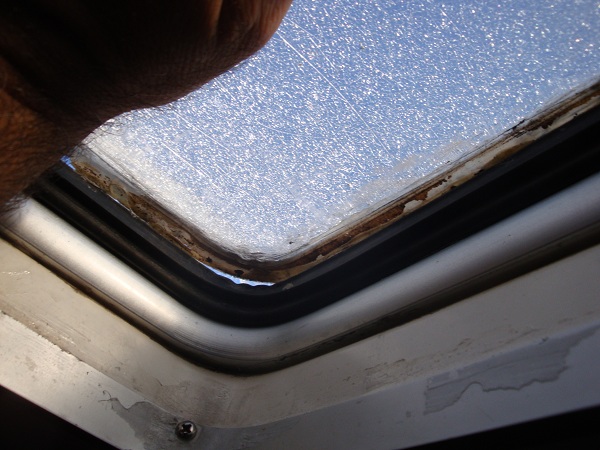 [Immagine: 2012101801540_3.jpg]