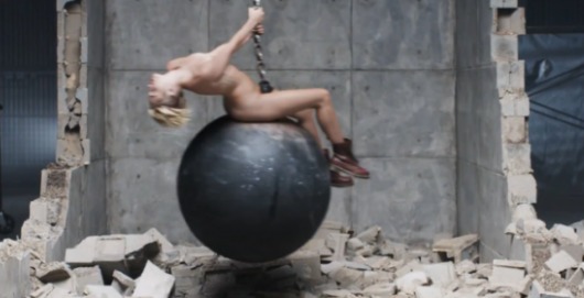 [Immagine: 201443174229_wrecking.ball.620x350.jpg]