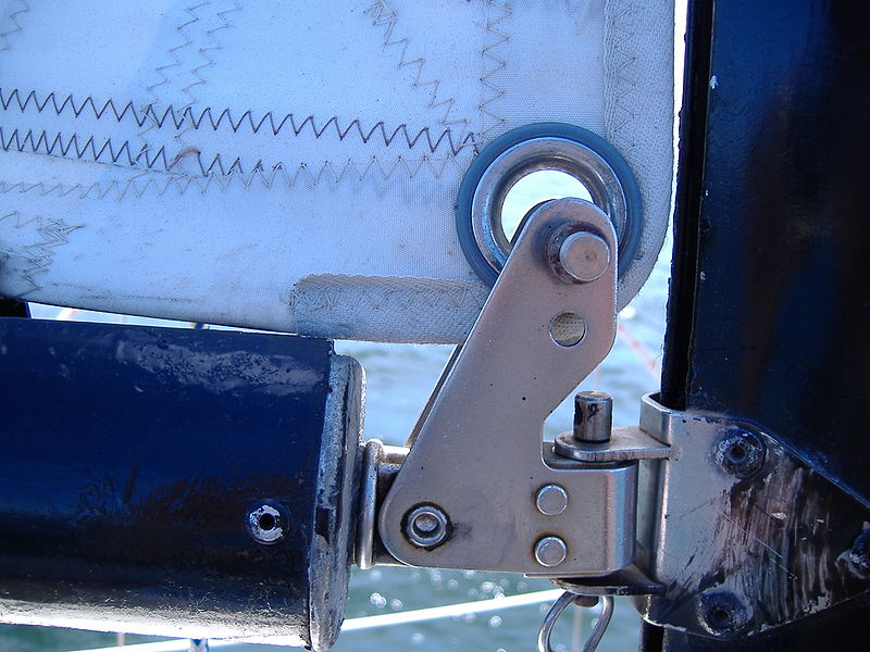 [Immagine: 20091128214239_800px-Gooseneck_Swivel_Co..._Yacht.jpg]